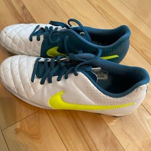 Nike soccer cleats- size 7.5